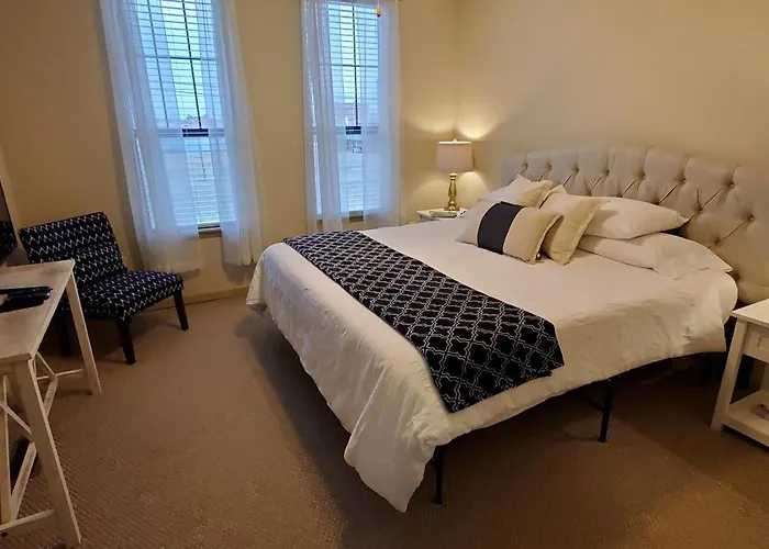 Old Fort Loft King & Queen Suites Nearest Accomodation To Marshals Museum Power Your Ev For Free!