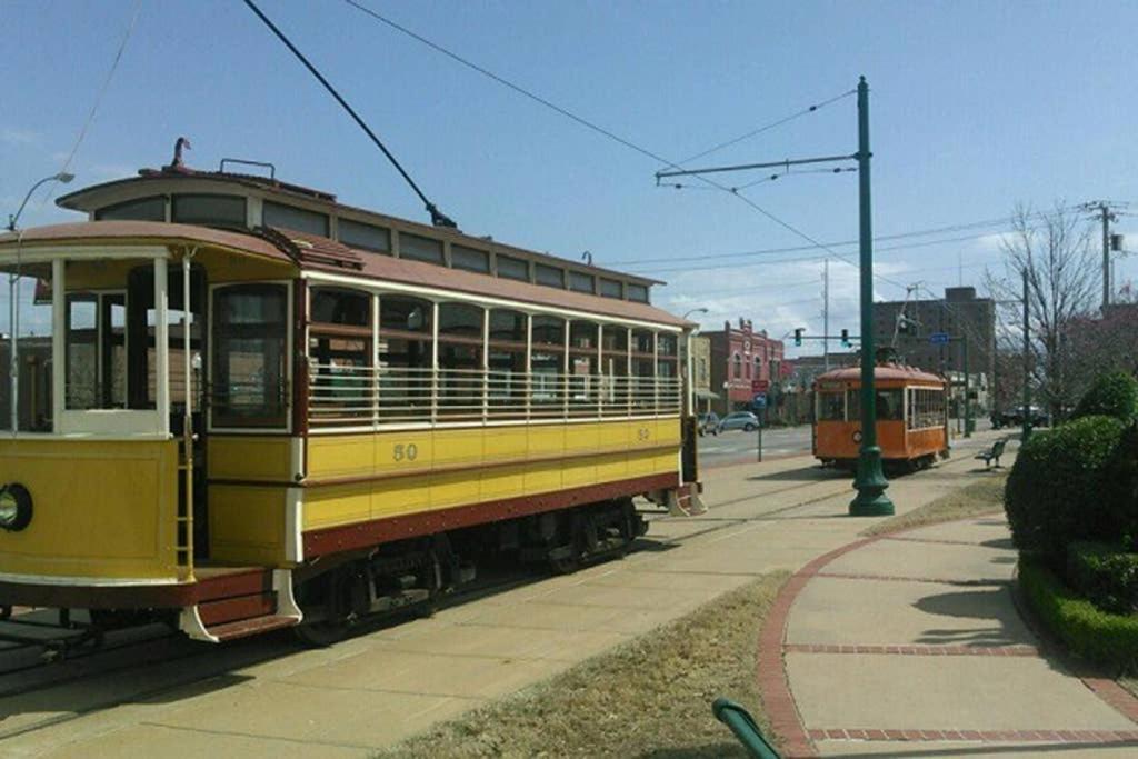 Old Loft King & Queen Nearest To Marshals Museum Power Your Ev For Free! Apartamento