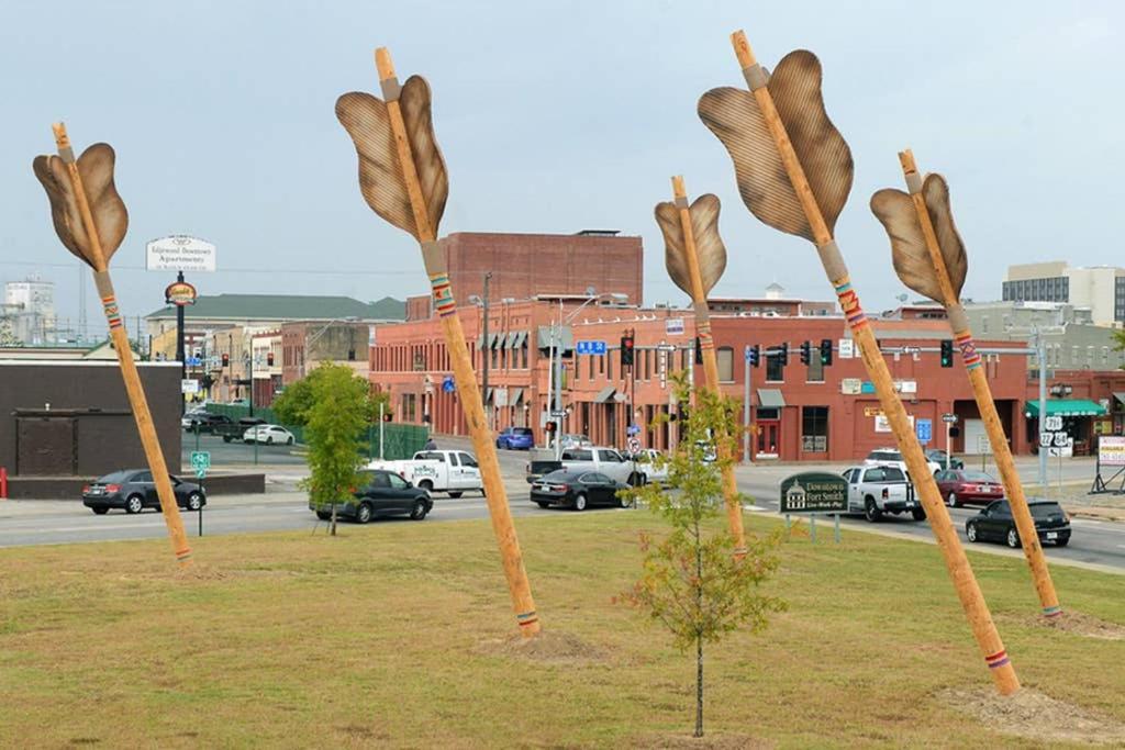 Apartamento Old Loft King & Queen Nearest To Marshals Museum Power Your Ev For Free! *