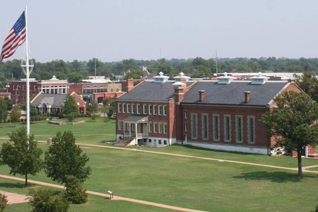 Old Loft King & Queen Nearest To Marshals Museum Power Your Ev For Free! Fort Smith